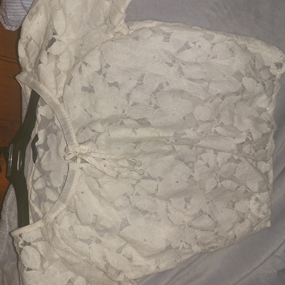 Medium Lace American Eagle top - Picture 3 of 3